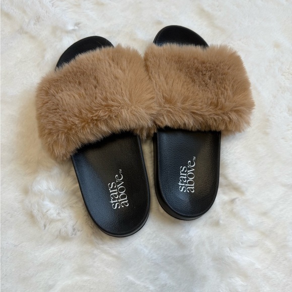 Stars Above Women's Cozy Tan Fuzzy Slippers - Picture 1 of 3
